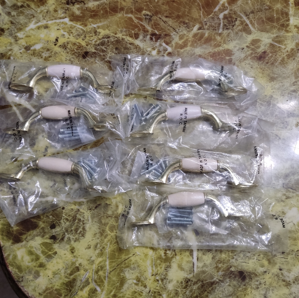 Set of 7 Gold and Cream Cabinet Drawer Handles Pulls New!